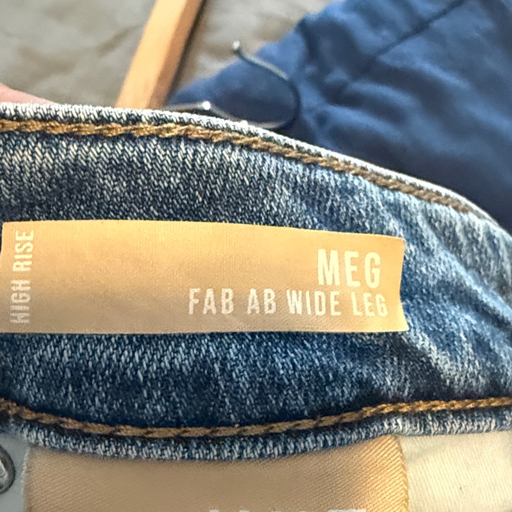 Kut from the Kloth Meg Wide-Leg Cuffed Women’s Jeans in color charming - Picture 9 of 10